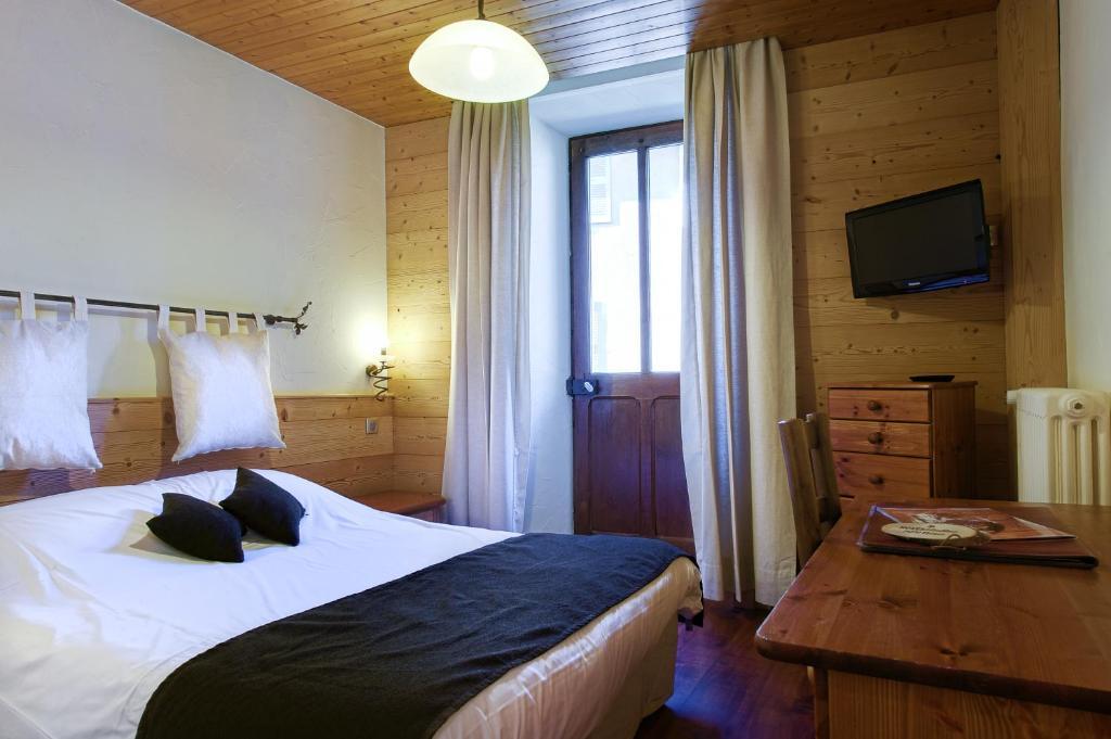 Thônes Hotel Du Commerce חדר תמונה