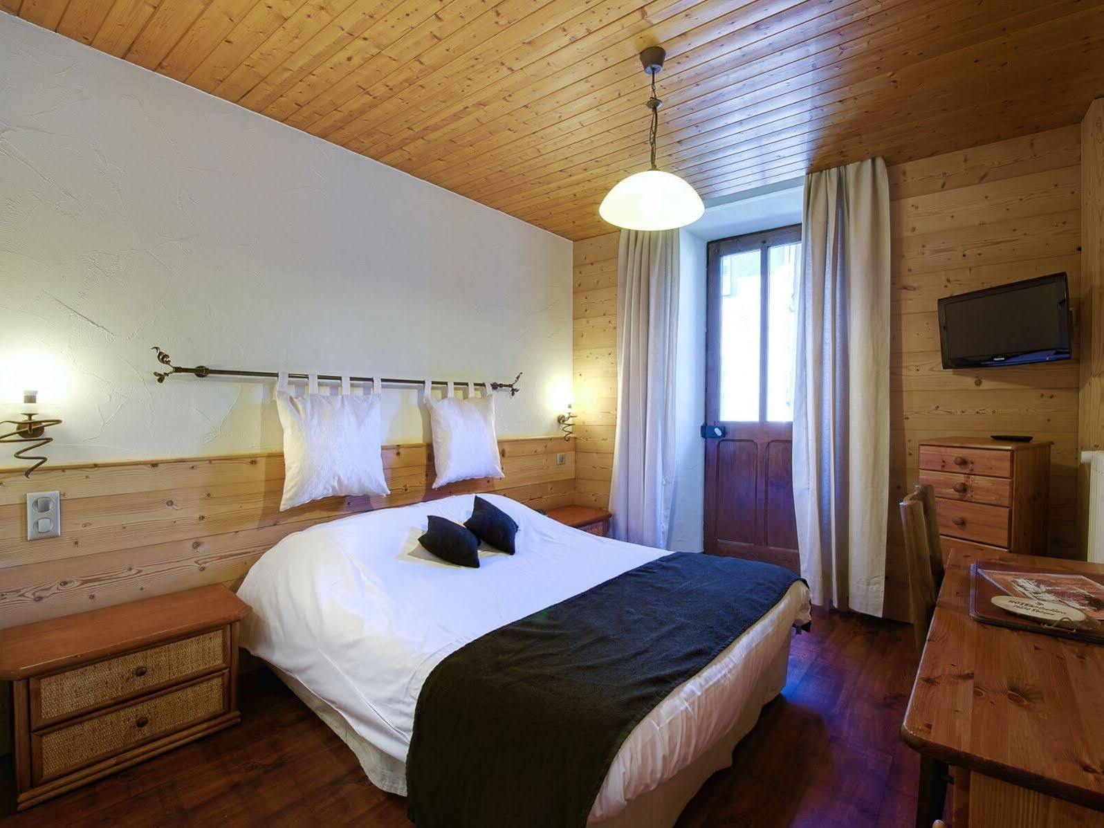 Thônes Hotel Du Commerce מראה חיצוני תמונה